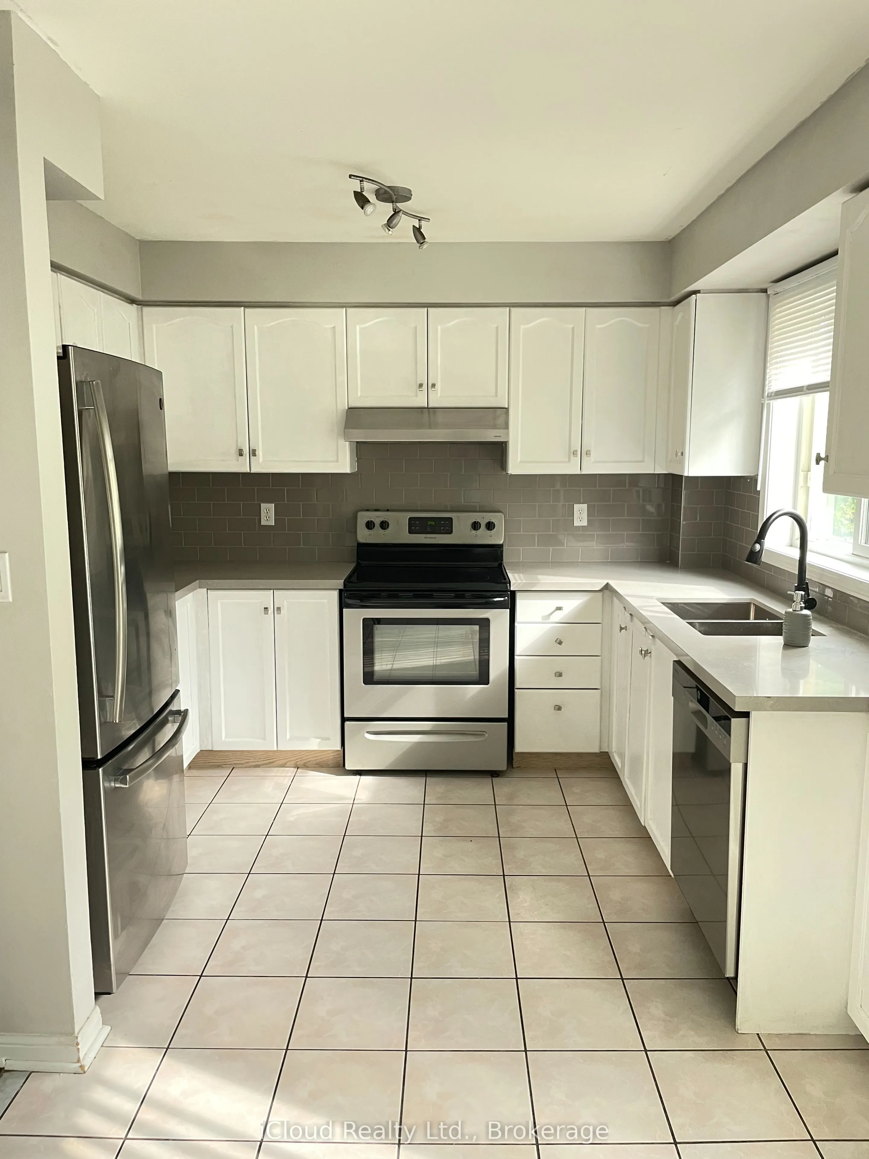 80 Acorn Place, #97