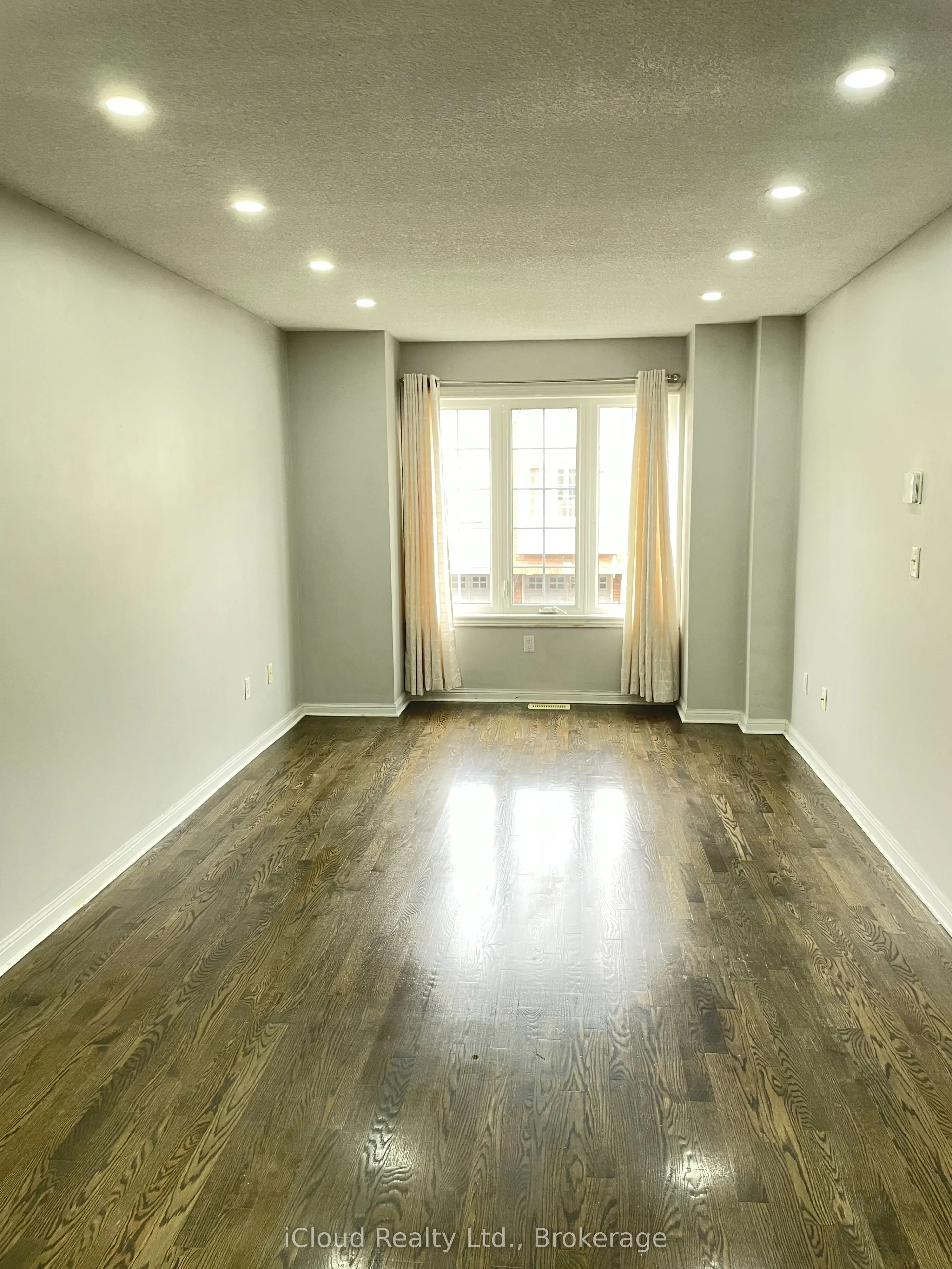 80 Acorn Place, #97