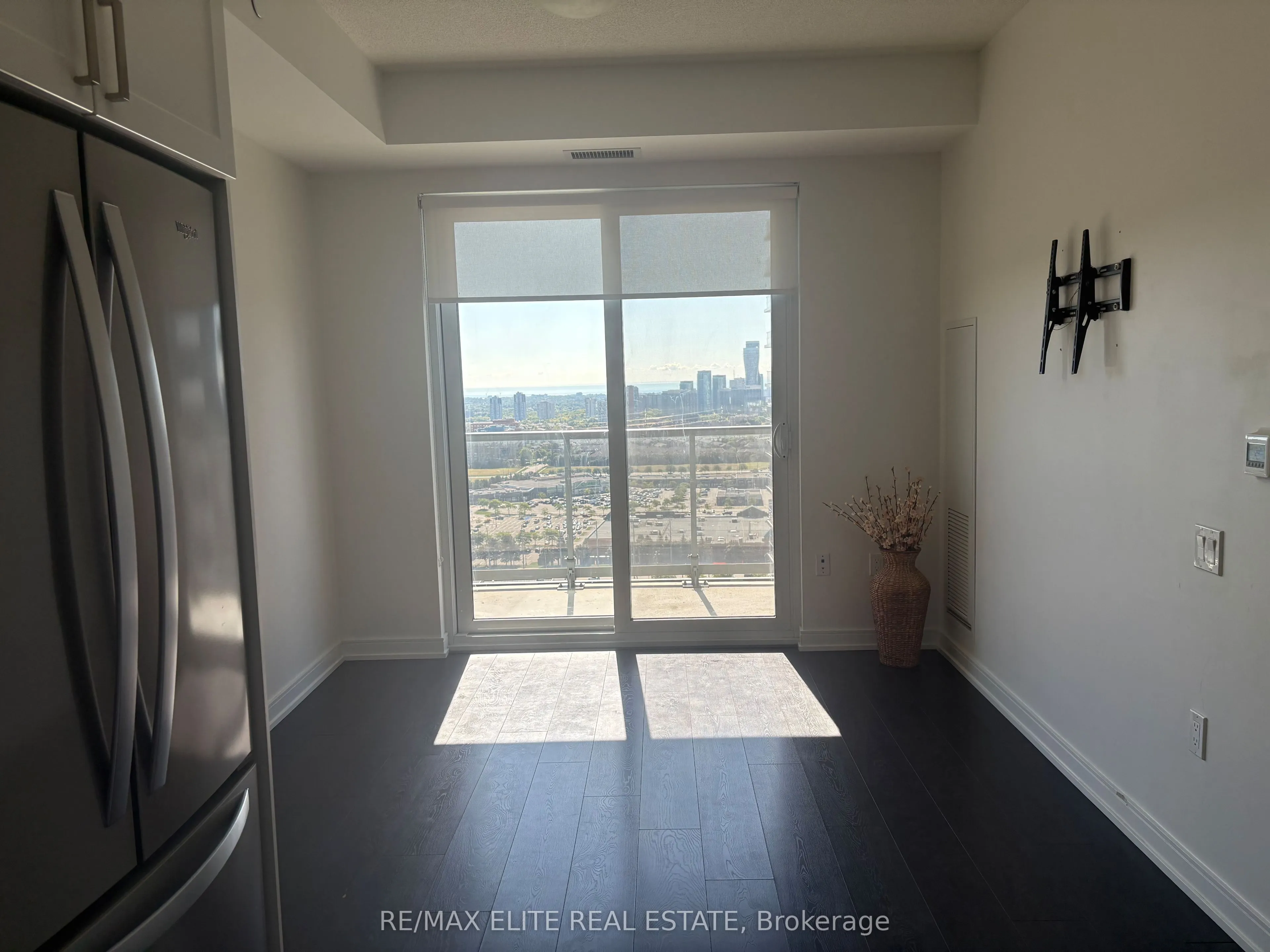 8 Nahani Way, #2719