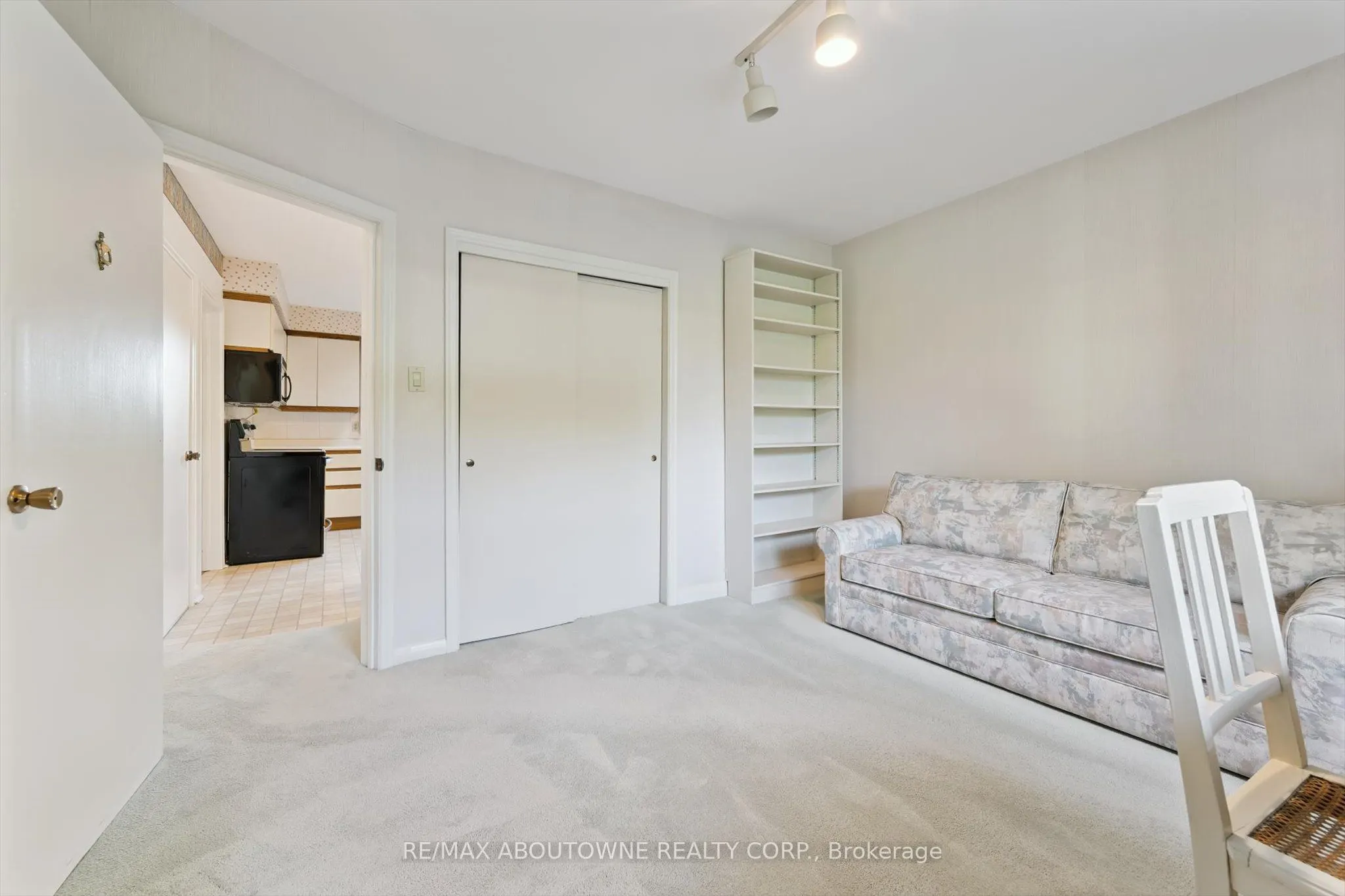 1095 Linbrook Road