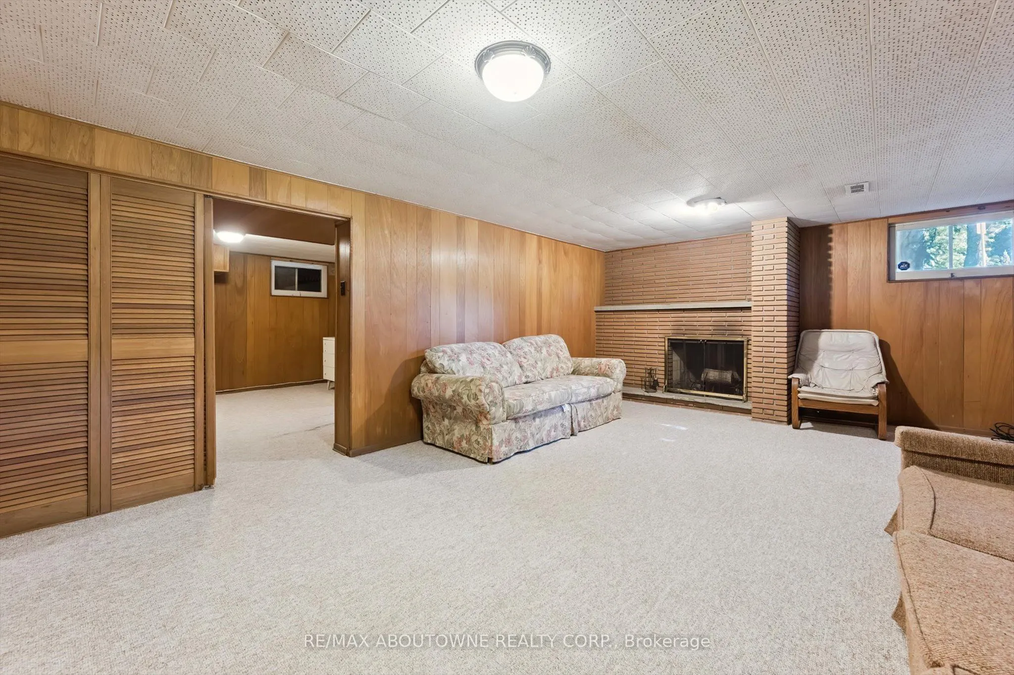 1095 Linbrook Road