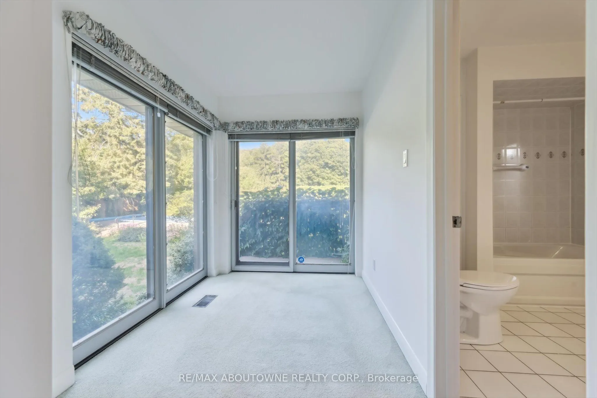 1095 Linbrook Road
