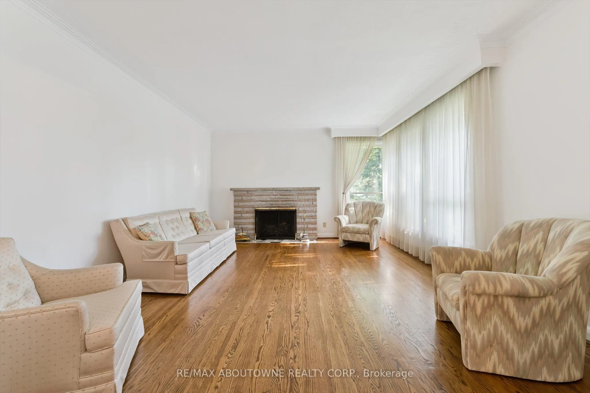 1095 Linbrook Road