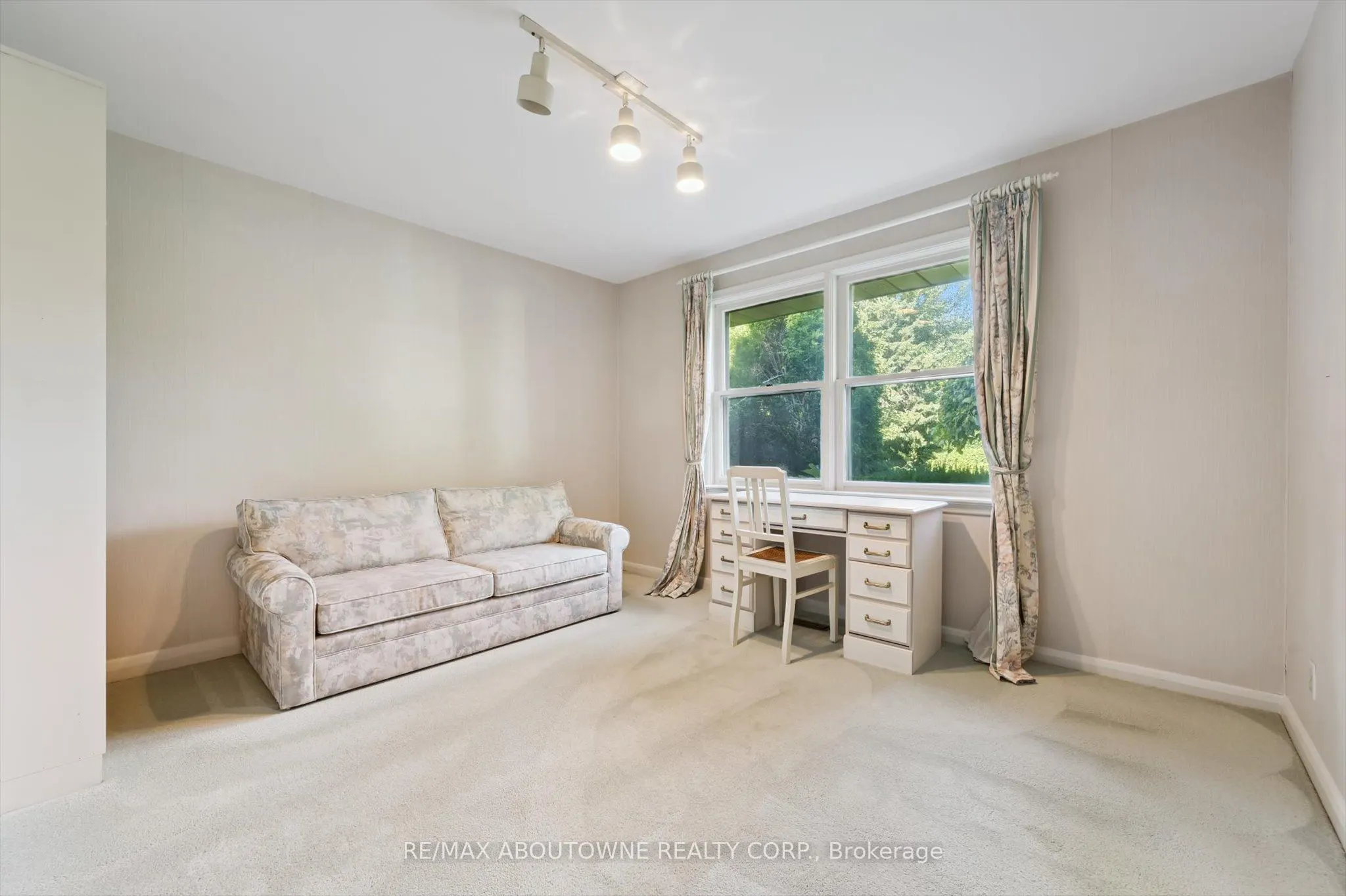 1095 Linbrook Road