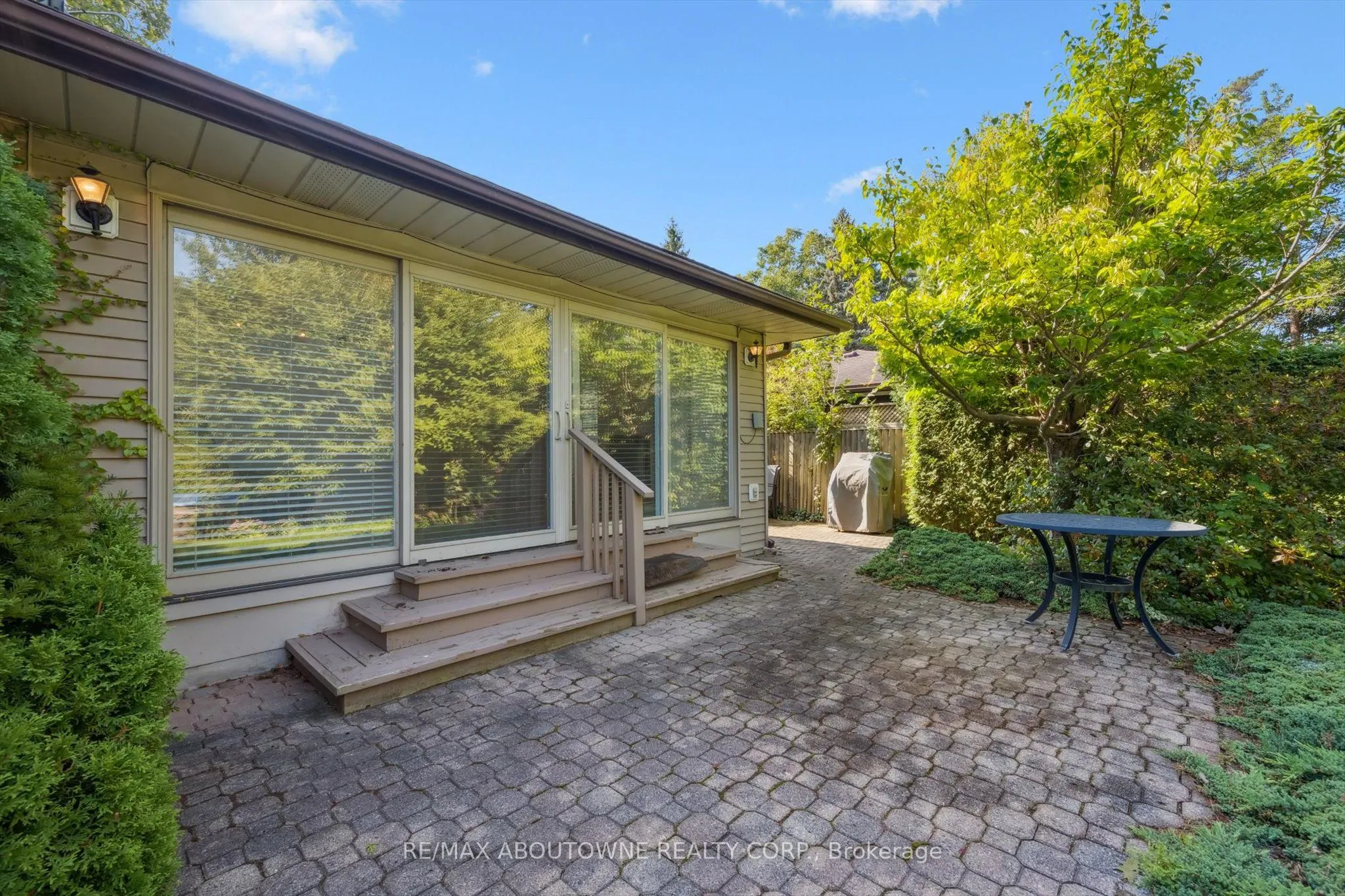 1095 Linbrook Road