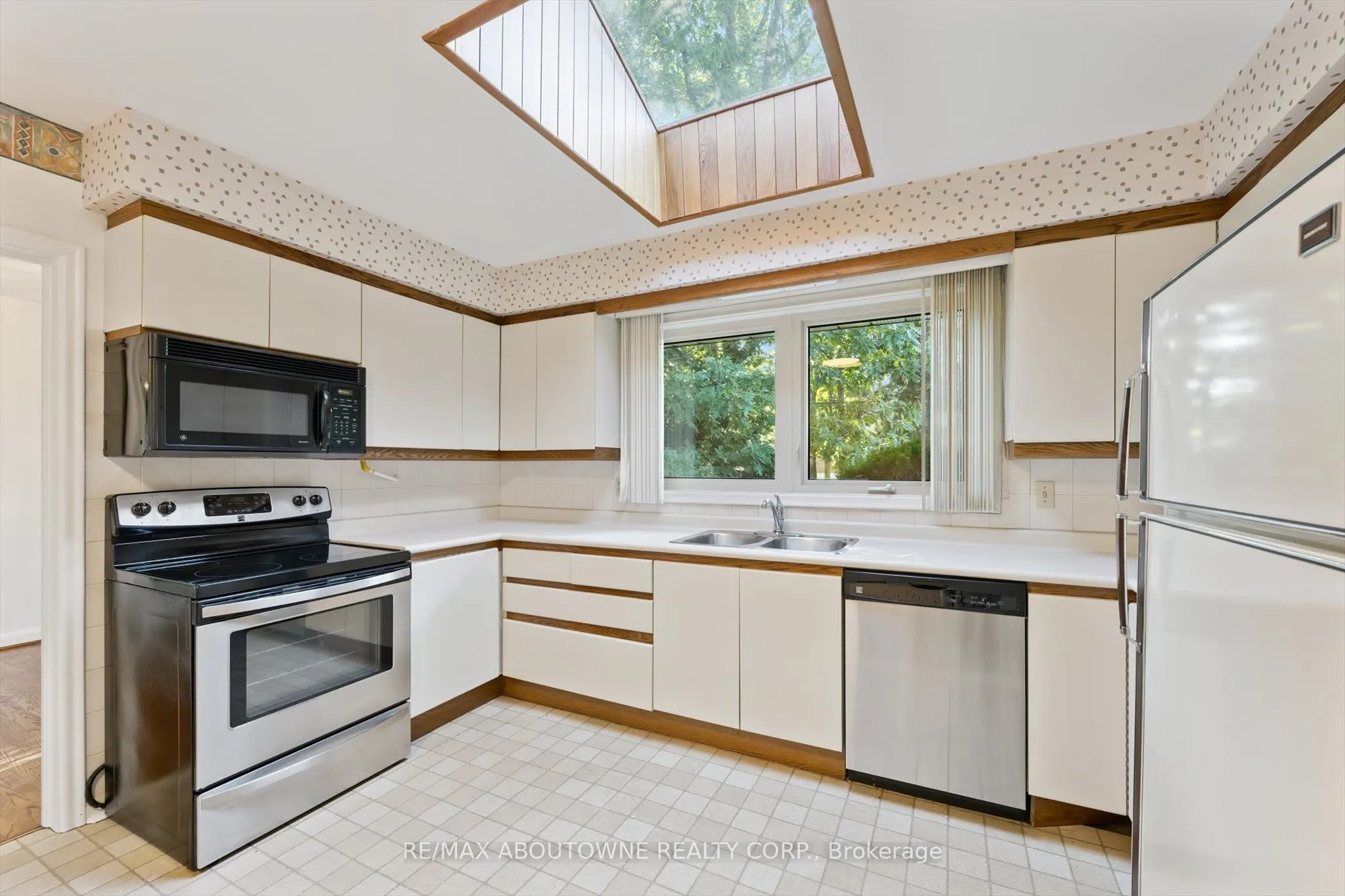 1095 Linbrook Road
