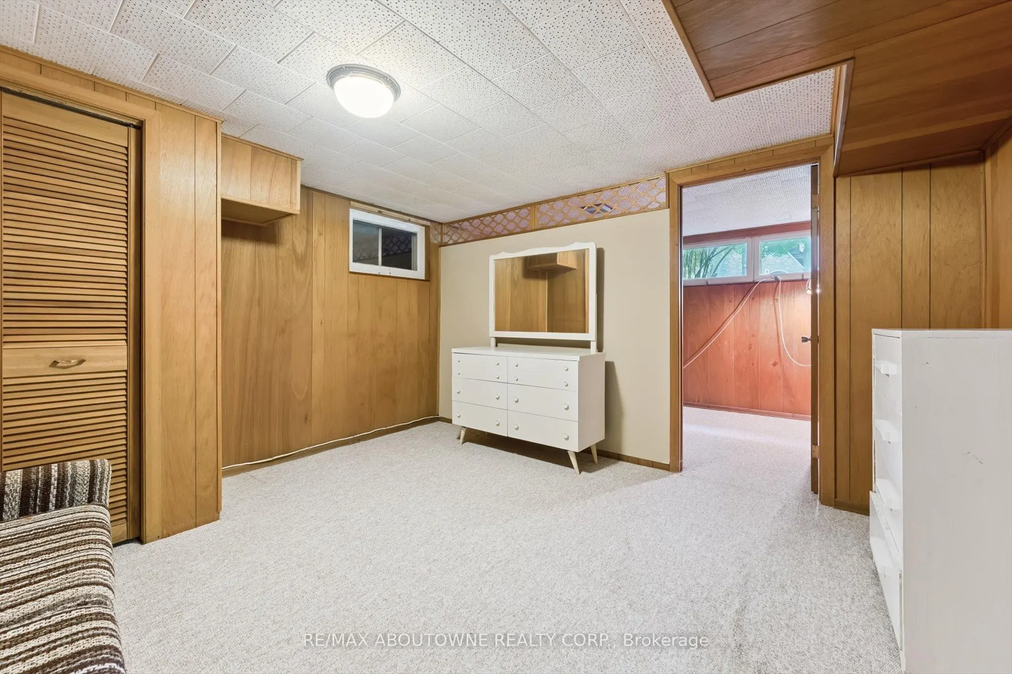 1095 Linbrook Road