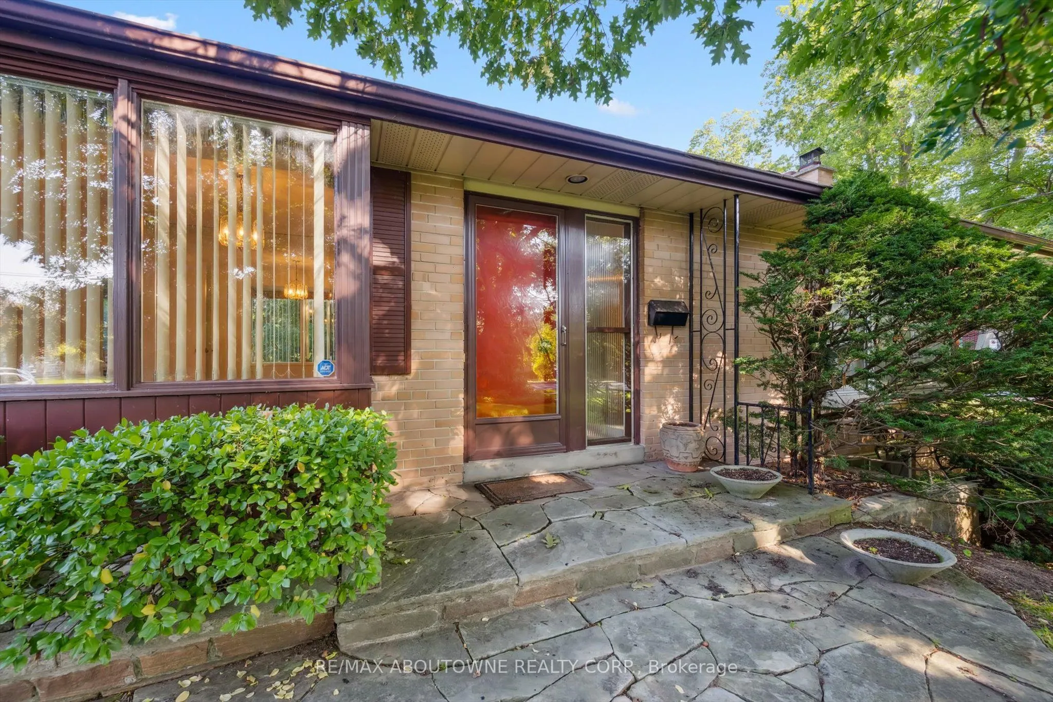 1095 Linbrook Road