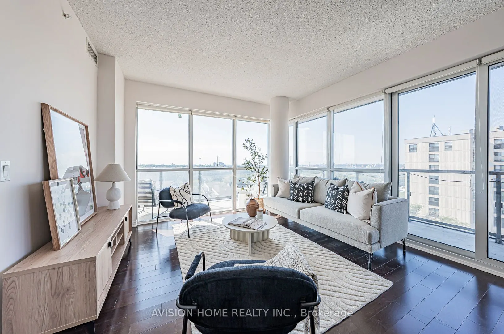 15 James Finlay Way, #834