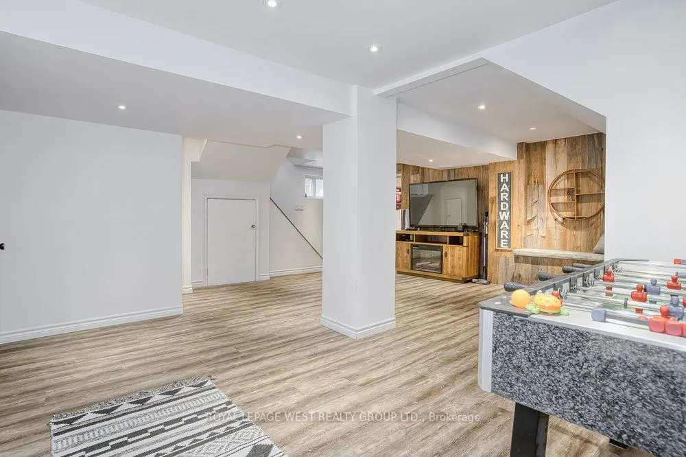 12 Leavenworth Crescent