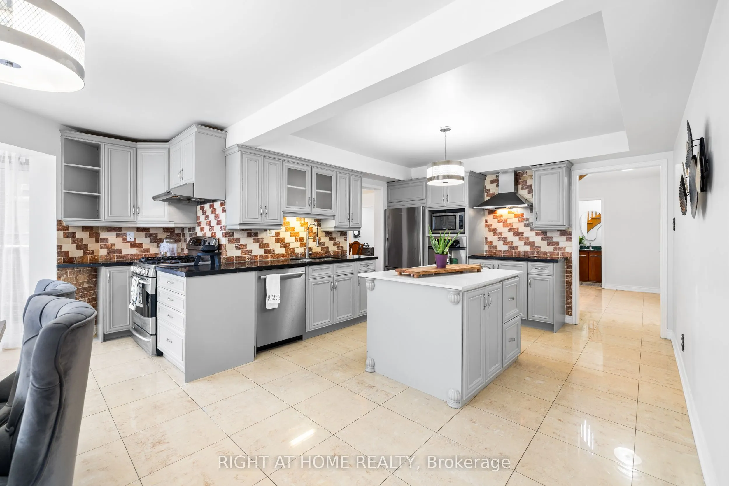 4469 Idlewilde Crescent