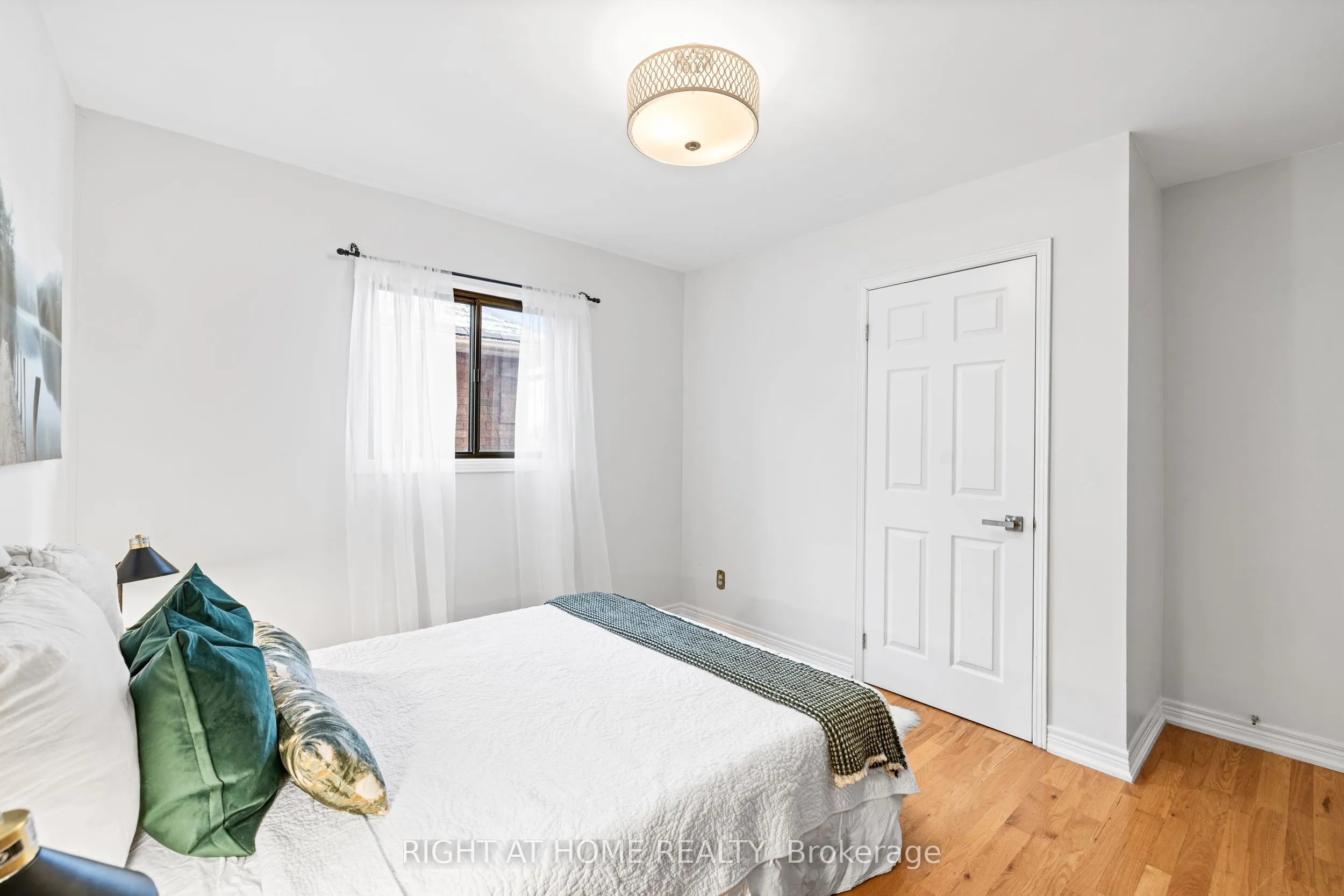 4469 Idlewilde Crescent