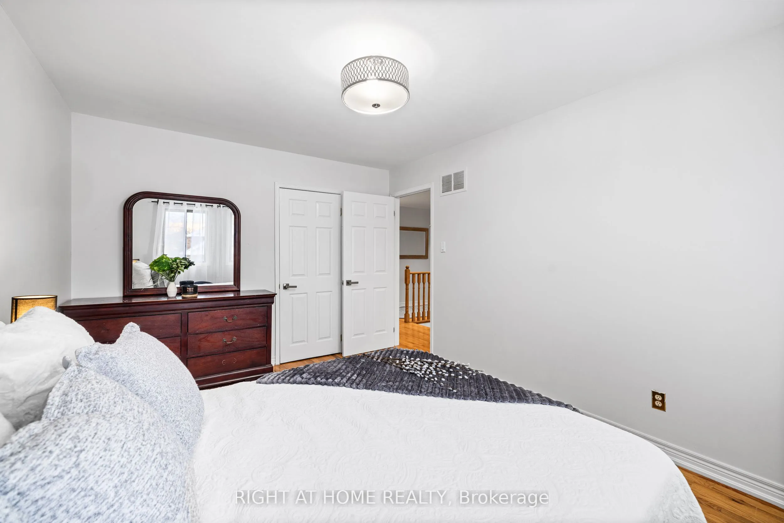 4469 Idlewilde Crescent