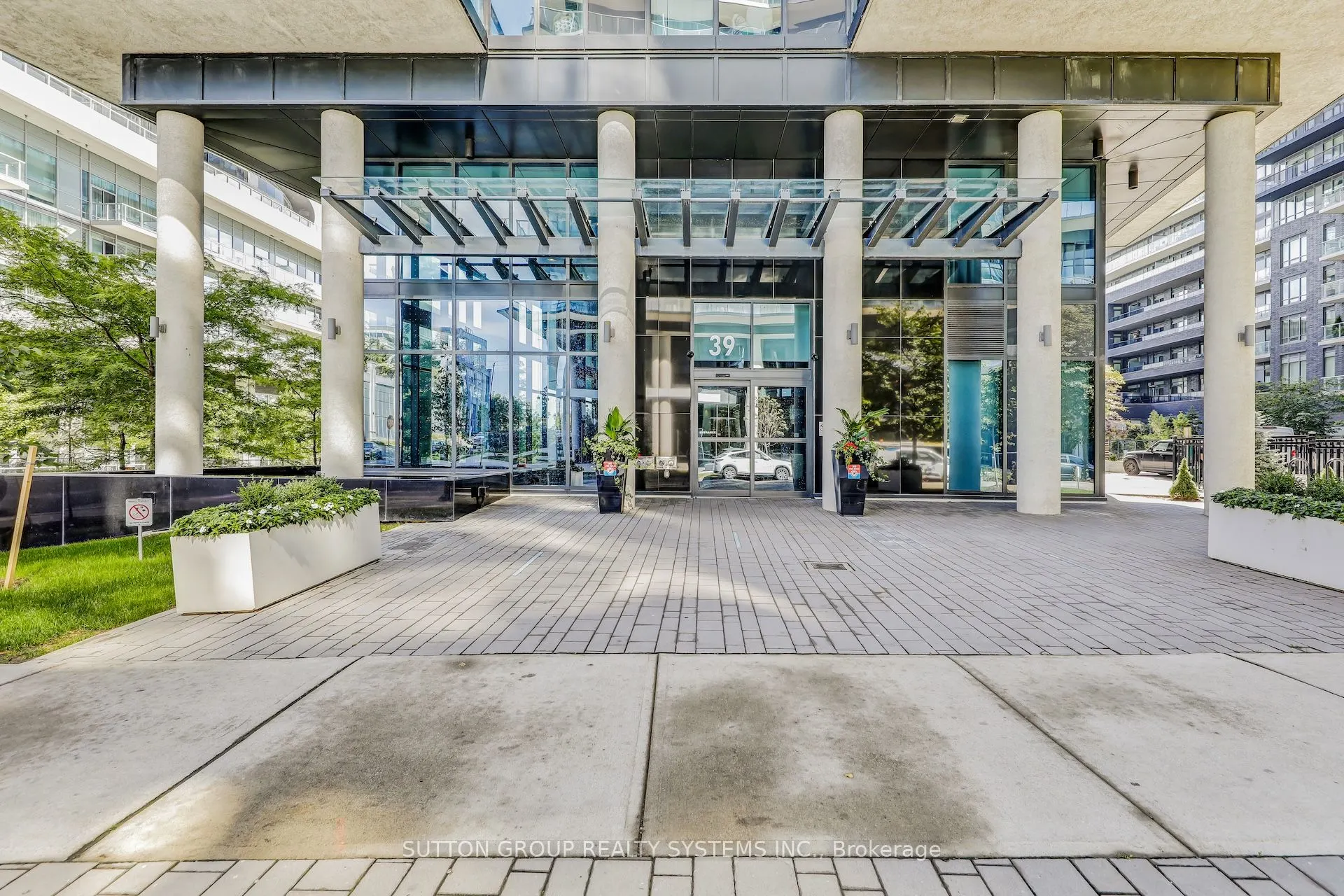 39 Annie Craig Drive, #1604