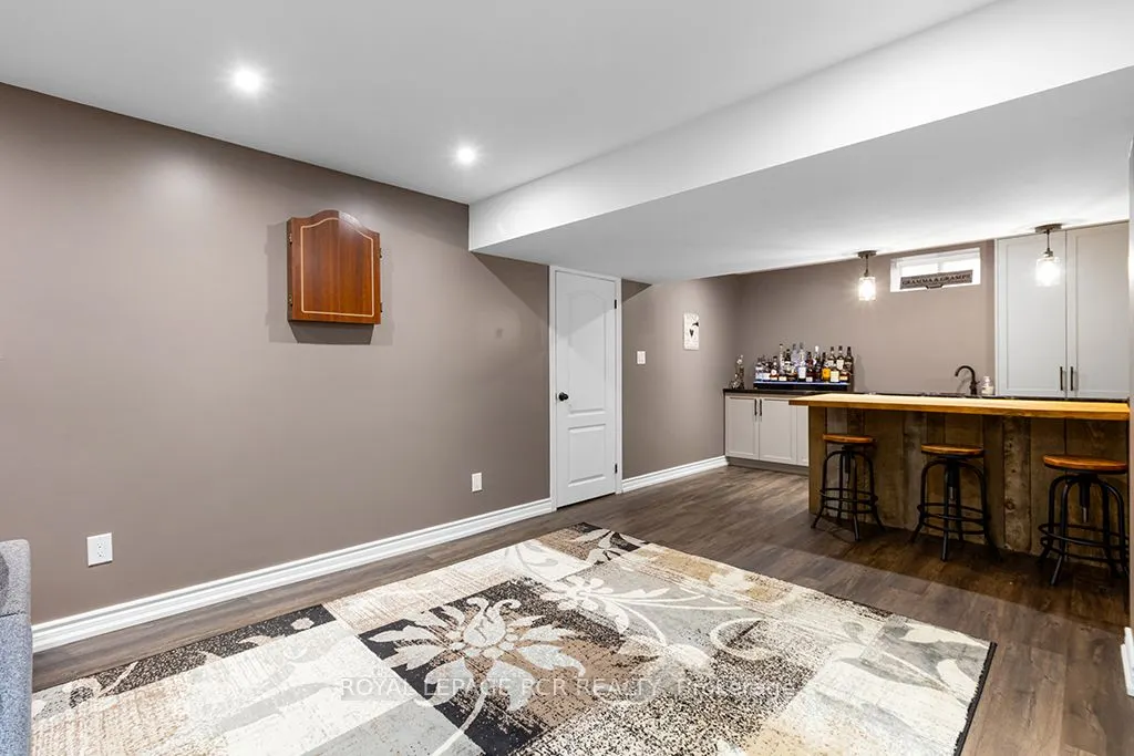 32 Borland Crescent