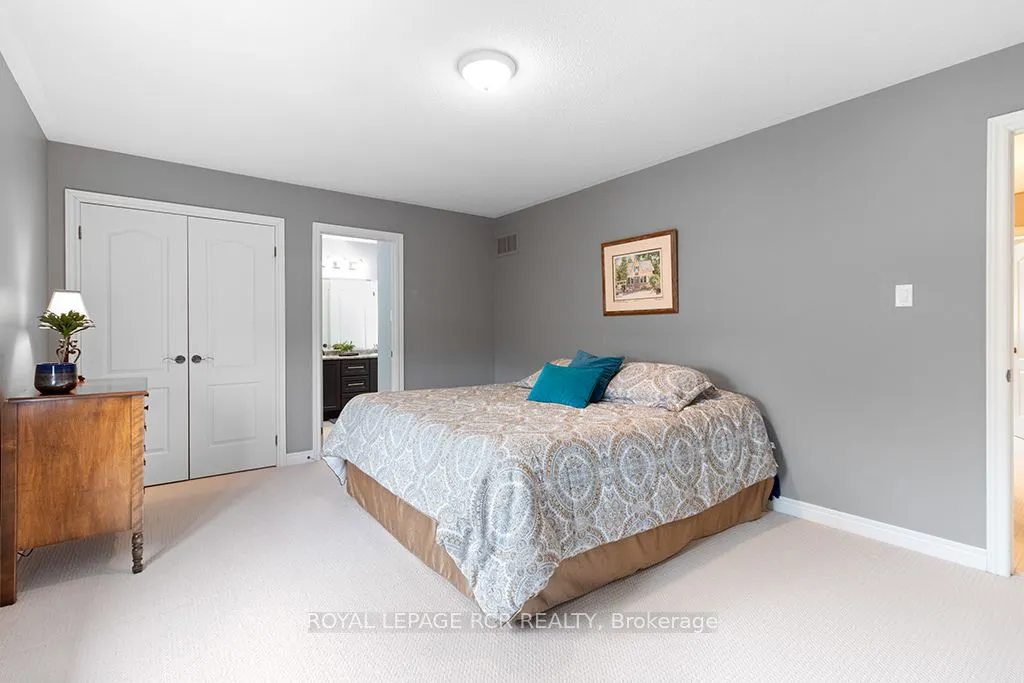 32 Borland Crescent