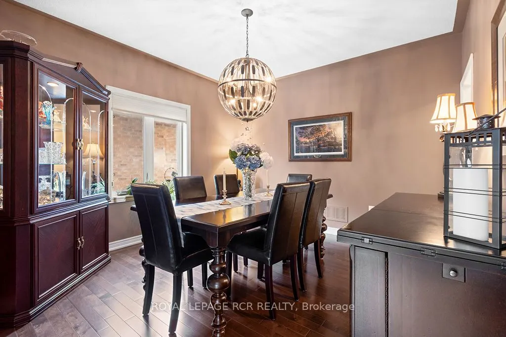 32 Borland Crescent