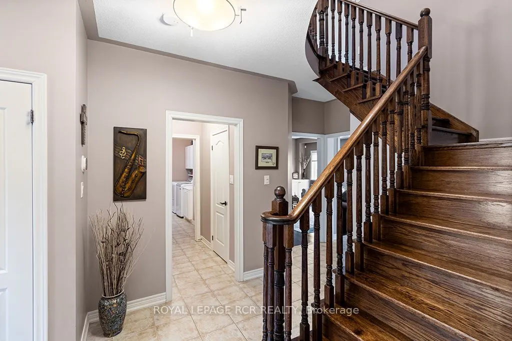 32 Borland Crescent
