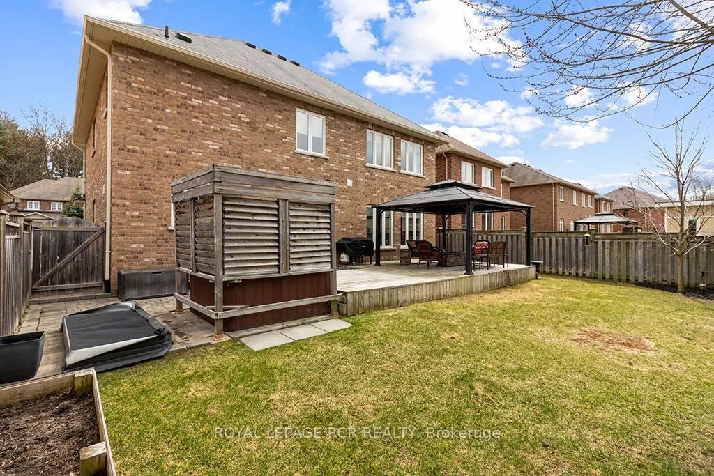 32 Borland Crescent