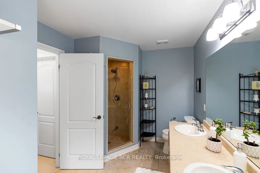 32 Borland Crescent