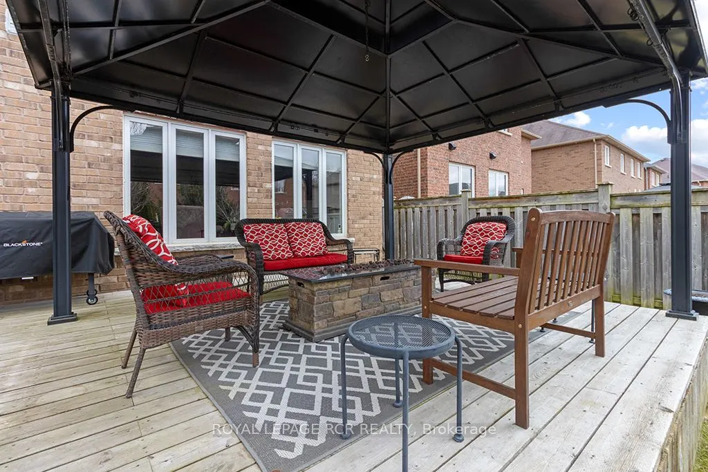 32 Borland Crescent