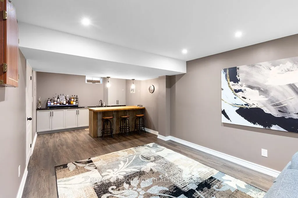 32 Borland Crescent