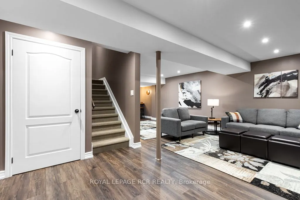 32 Borland Crescent