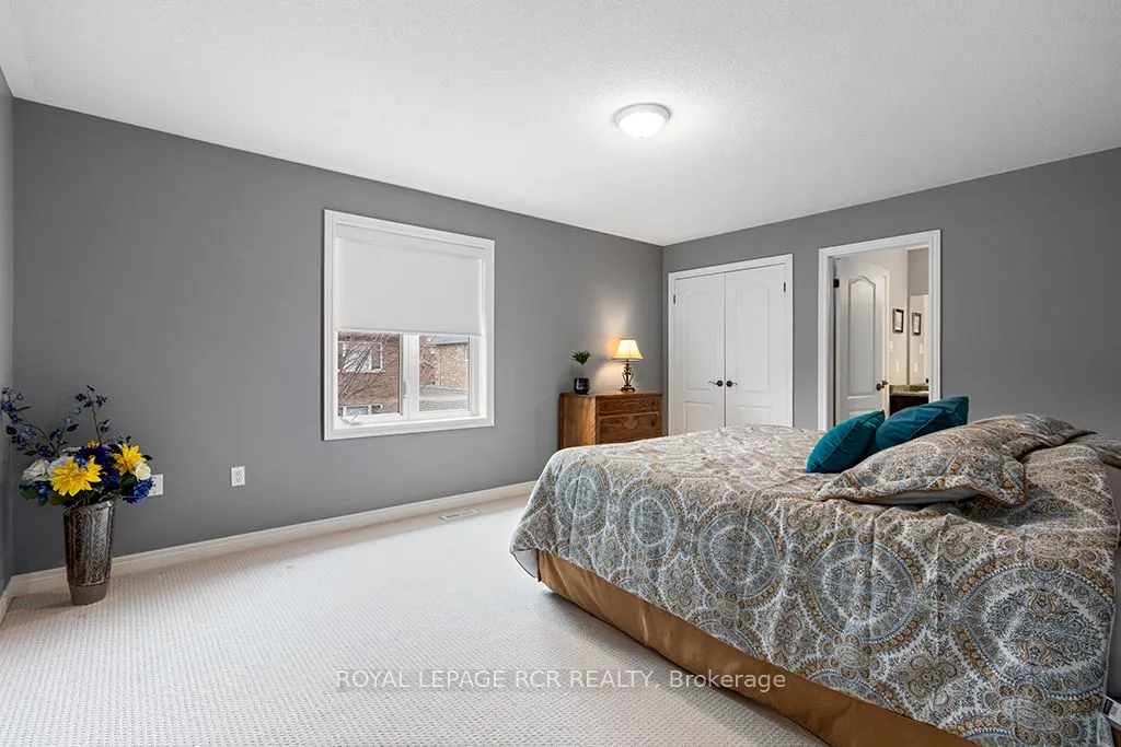 32 Borland Crescent