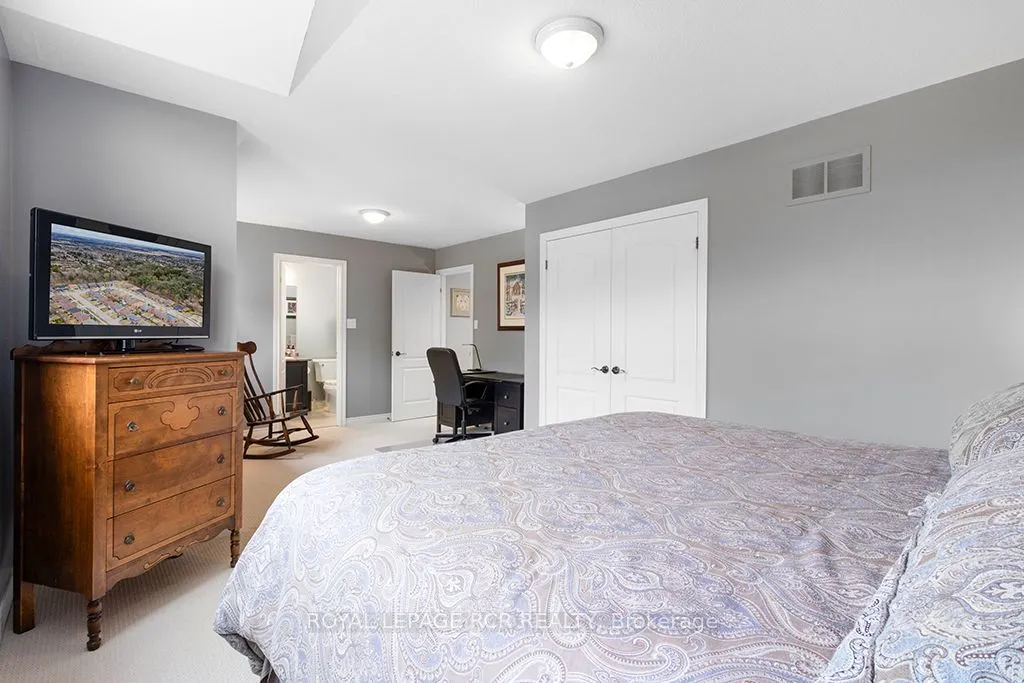 32 Borland Crescent