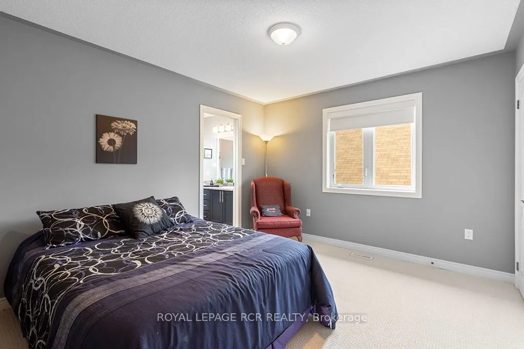 32 Borland Crescent