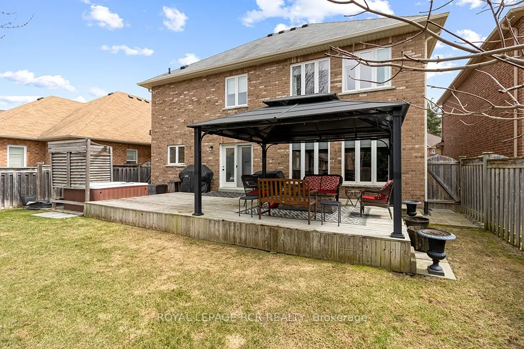 32 Borland Crescent