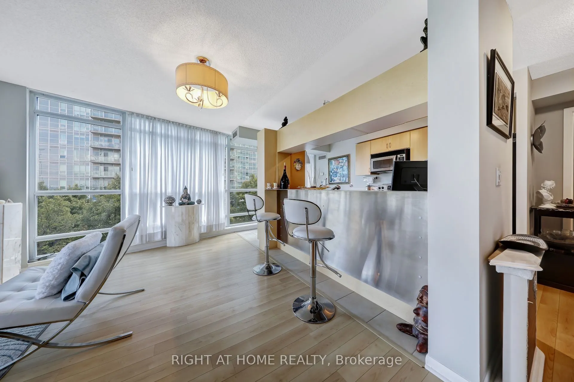 185 Legion Road N, #607