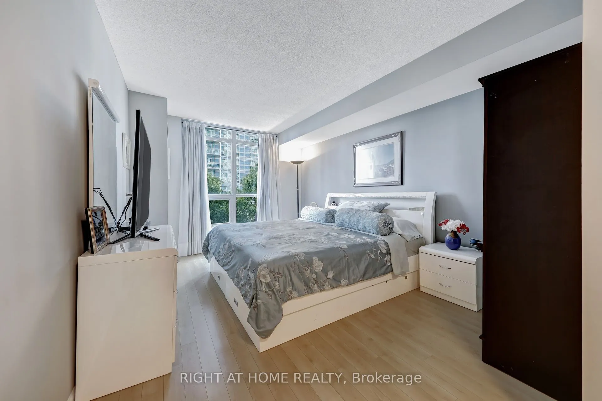 185 Legion Road N, #607