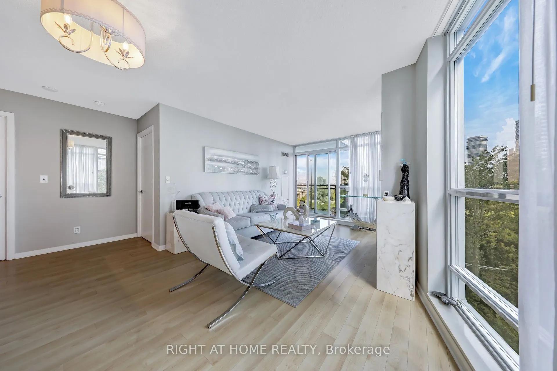 185 Legion Road N, #607