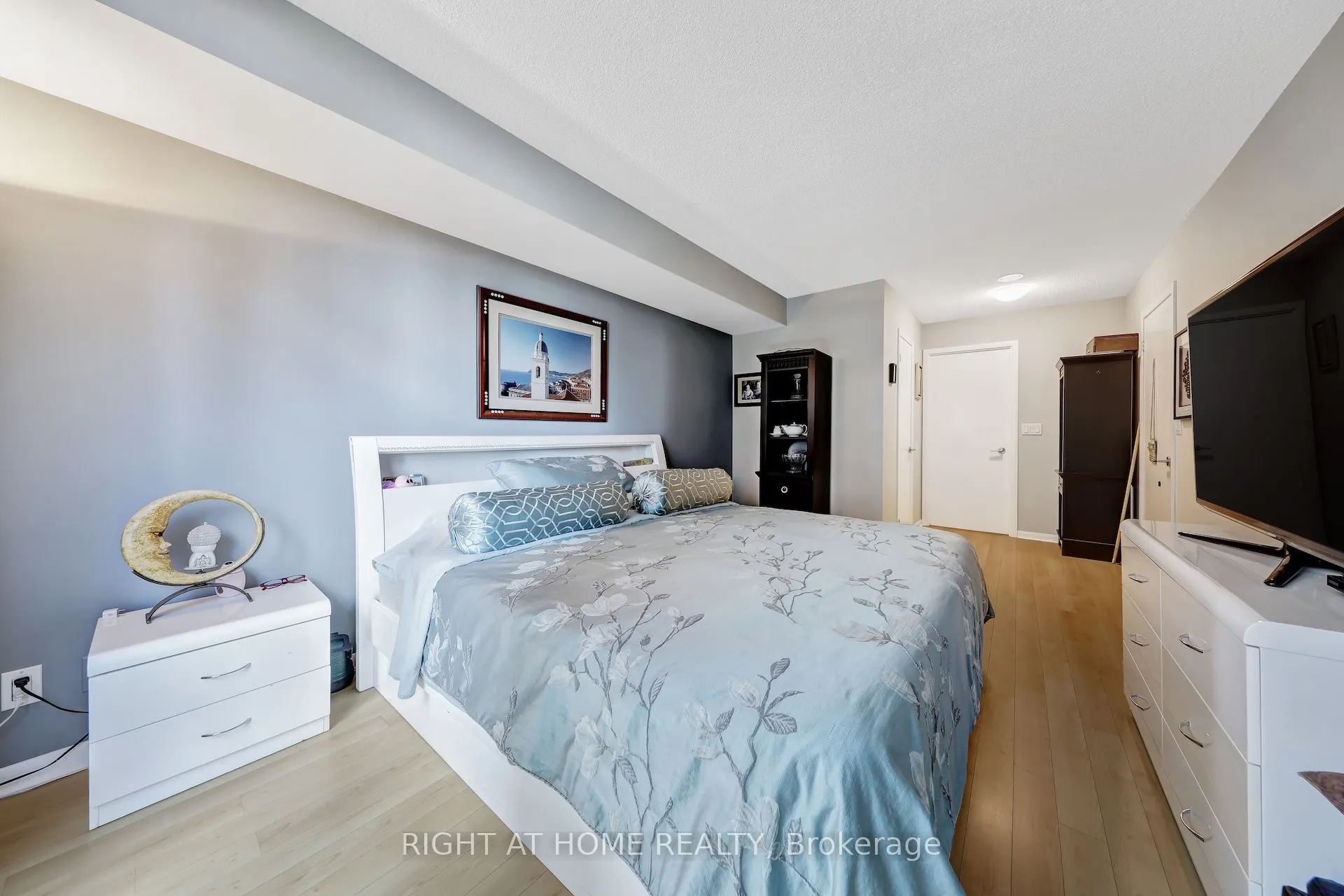185 Legion Road N, #607