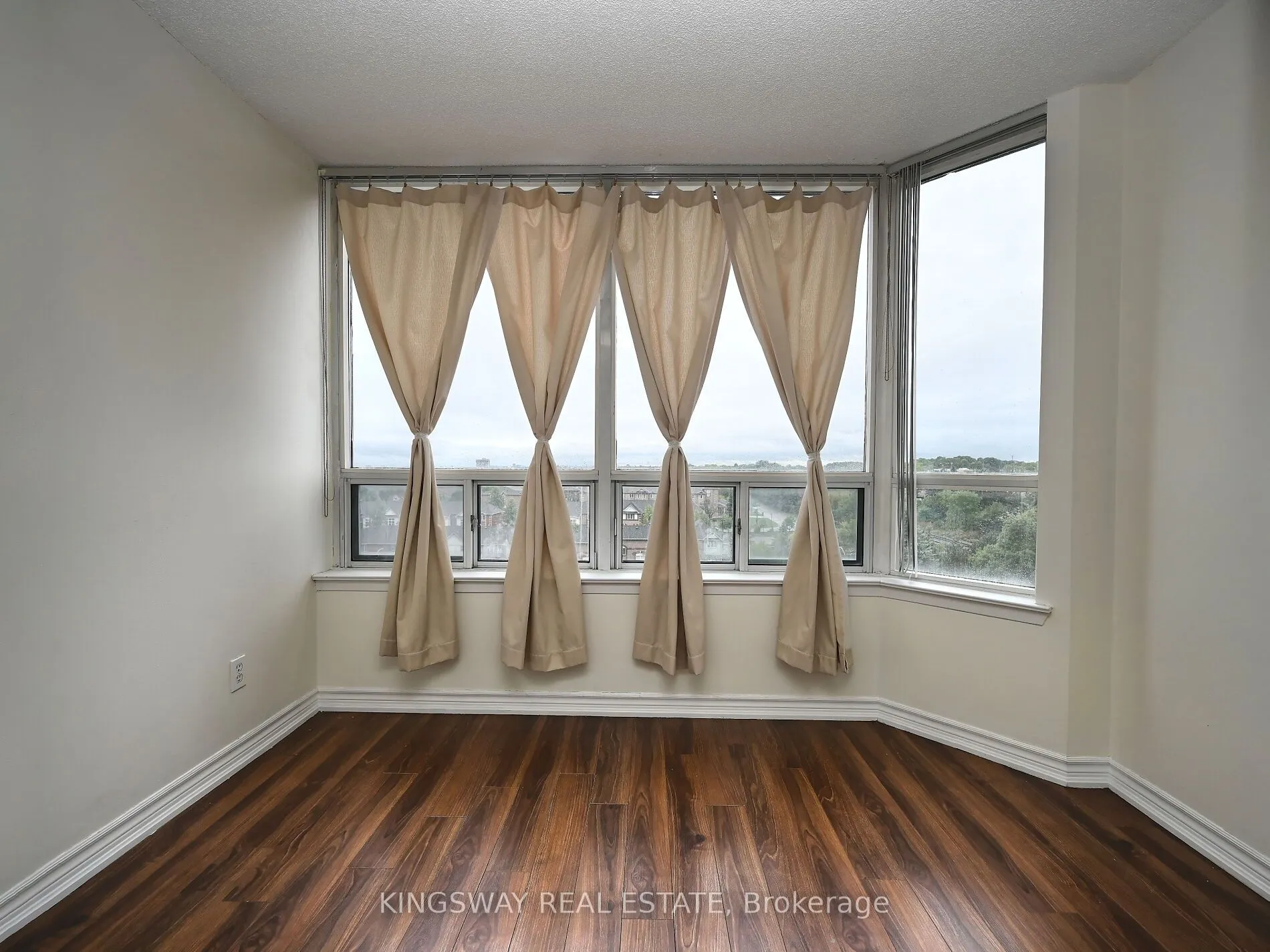 135 Hillcrest Avenue, #709