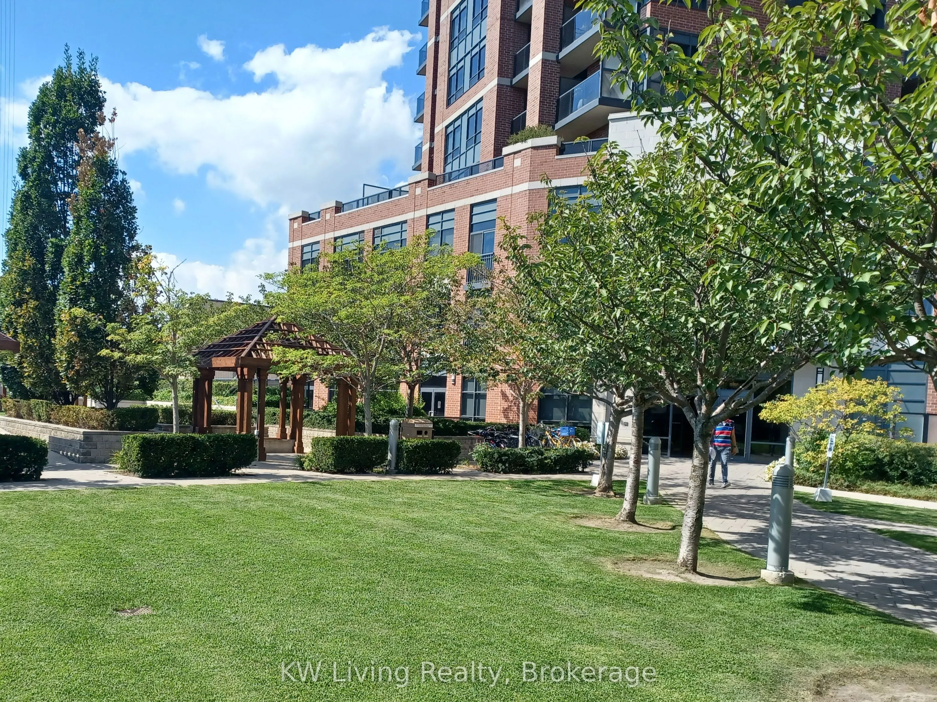 60 Heintzman Street, #632