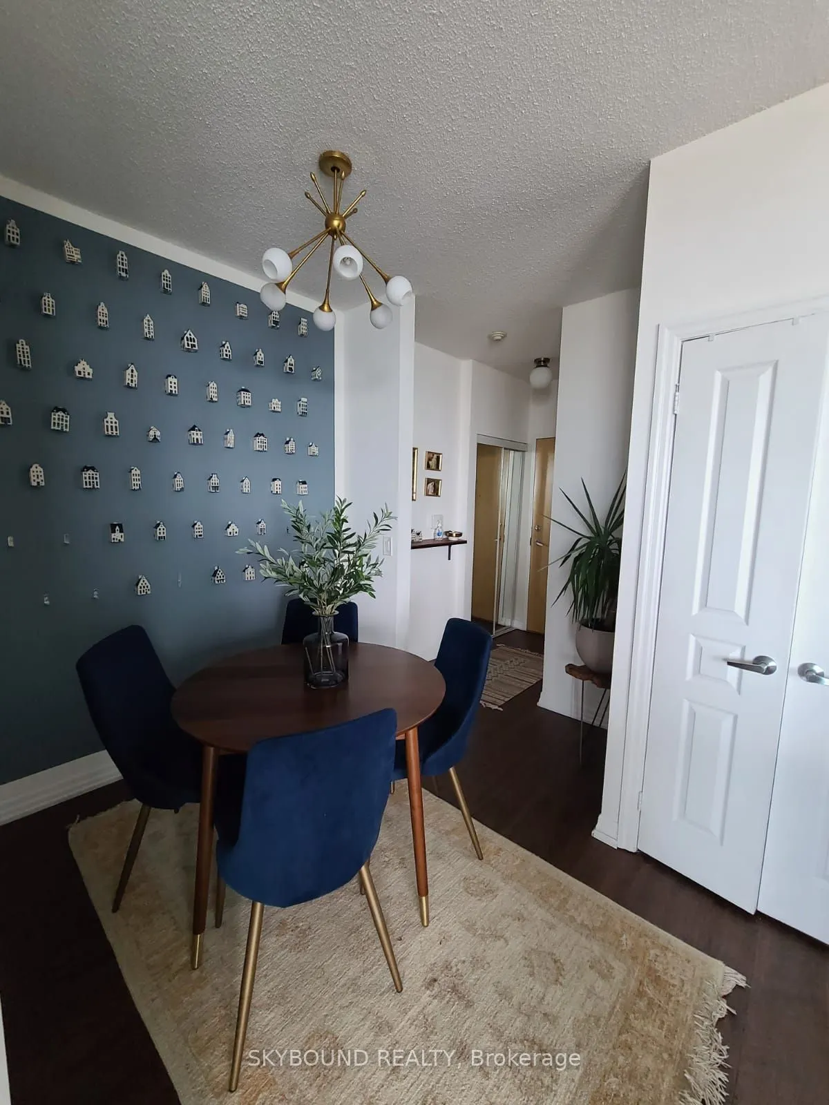 220 Burnhamthorpe Road W, #3002