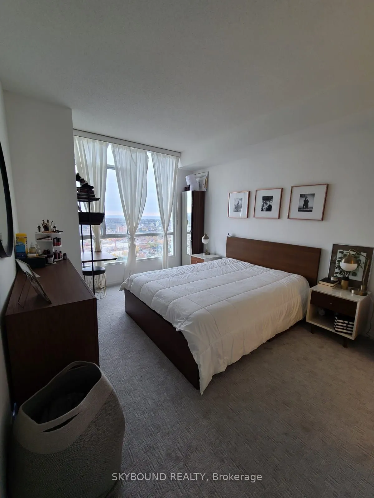 220 Burnhamthorpe Road W, #3002