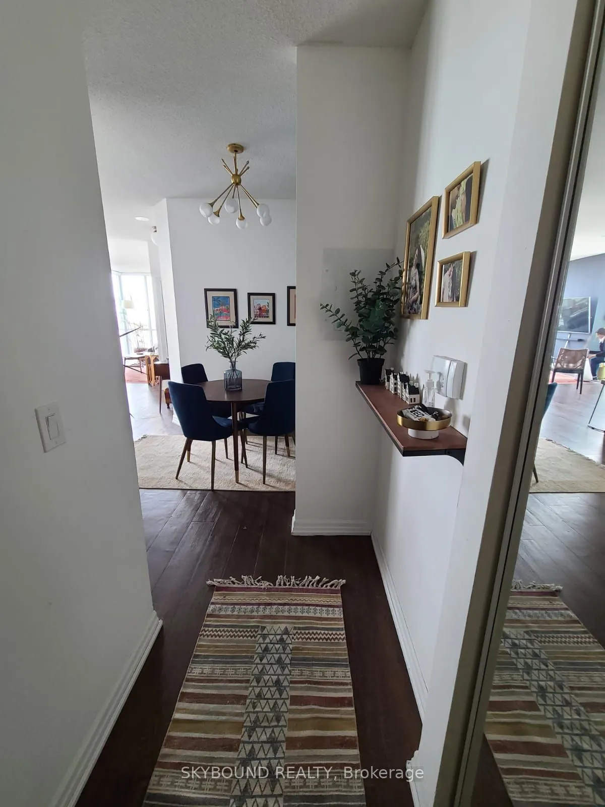 220 Burnhamthorpe Road W, #3002