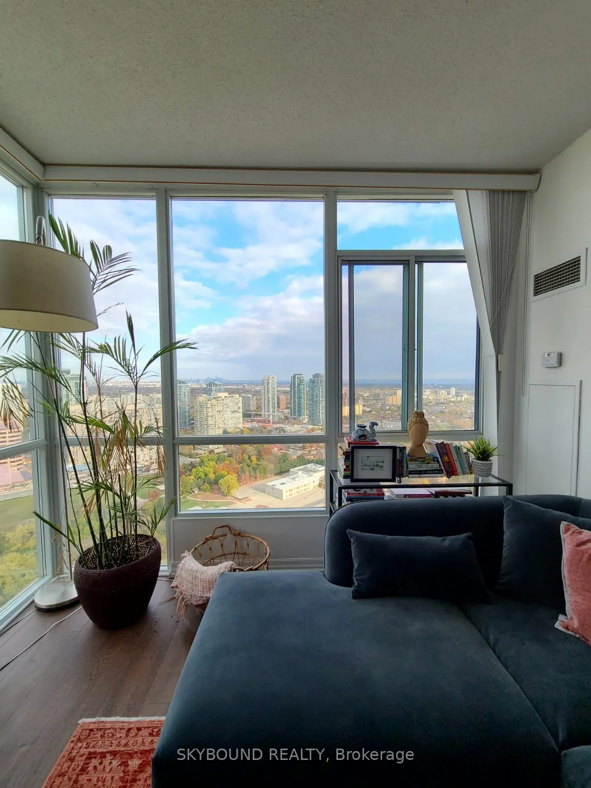 220 Burnhamthorpe Road W, #3002