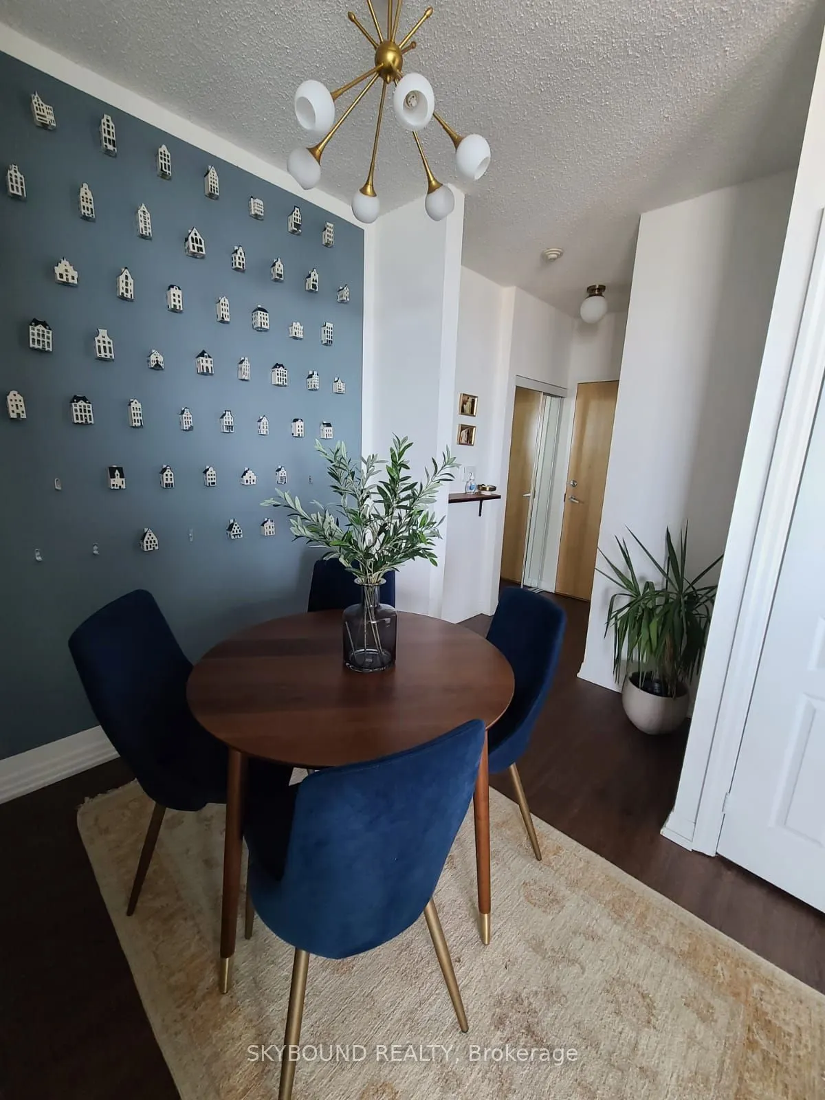 220 Burnhamthorpe Road W, #3002