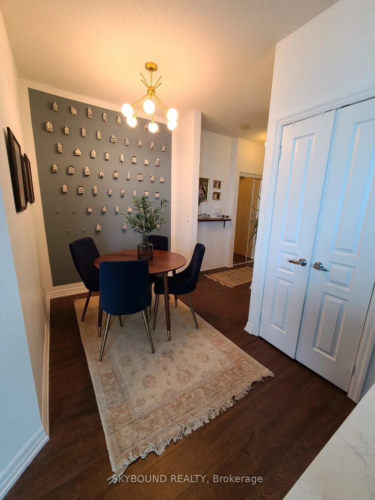 220 Burnhamthorpe Road W, #3002