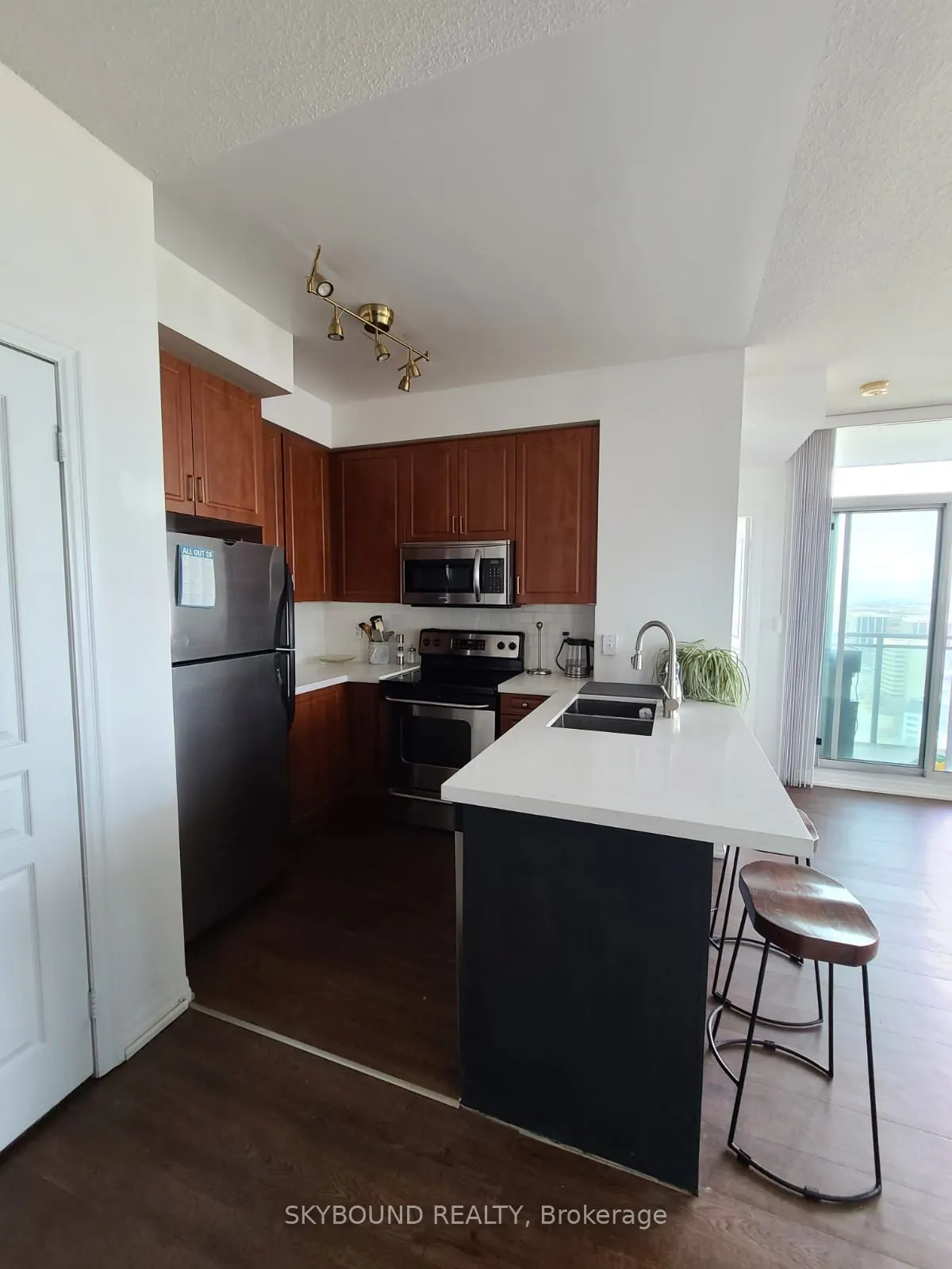 220 Burnhamthorpe Road W, #3002