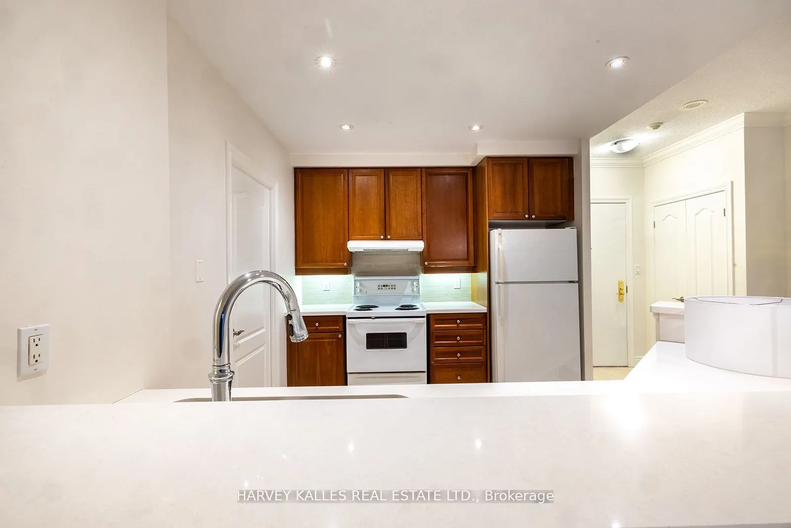 2 Aberfoyle Crescent, #412