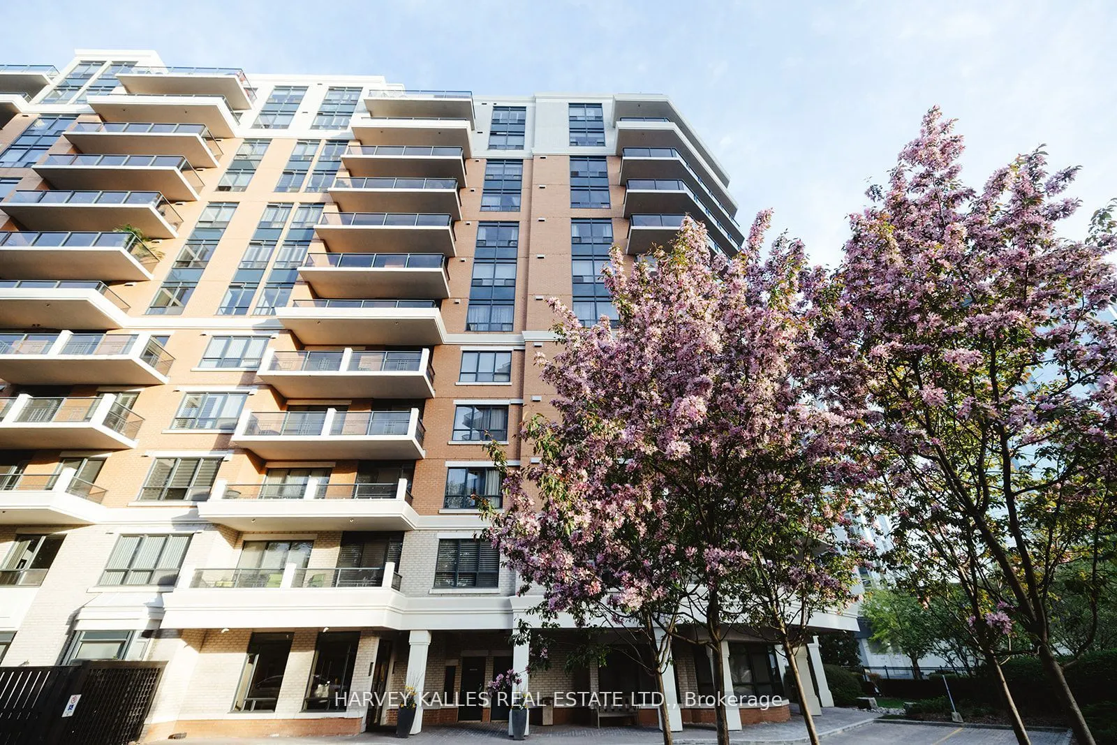 2 Aberfoyle Crescent, #412