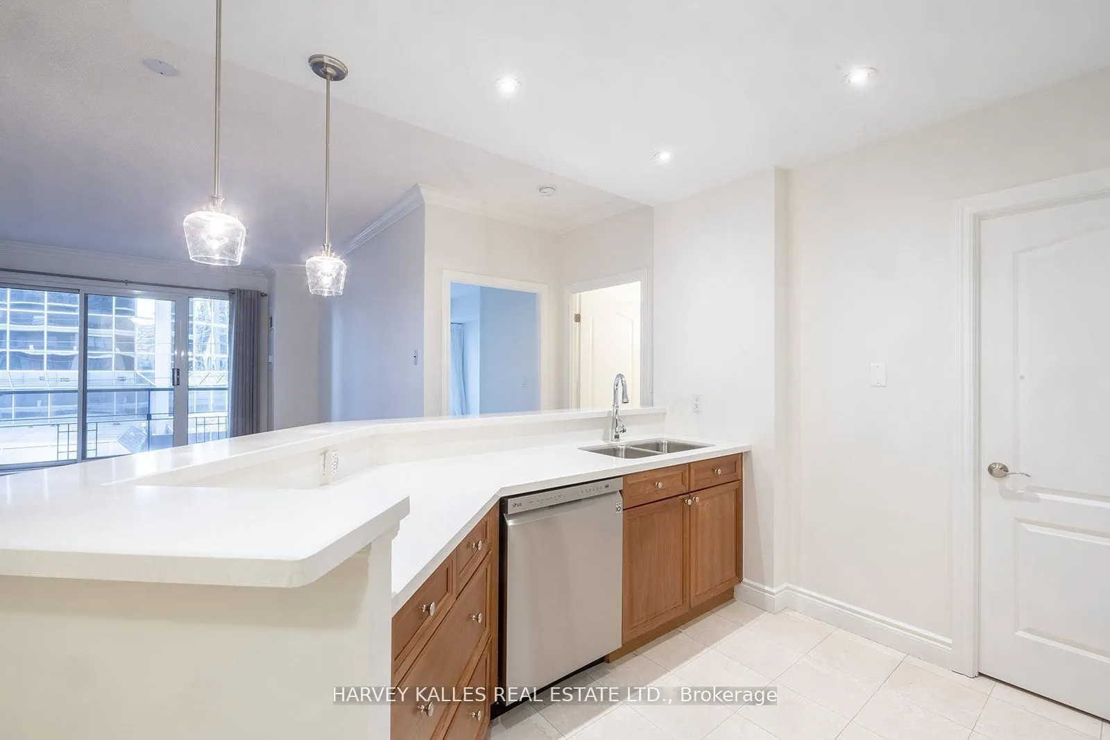 2 Aberfoyle Crescent, #412