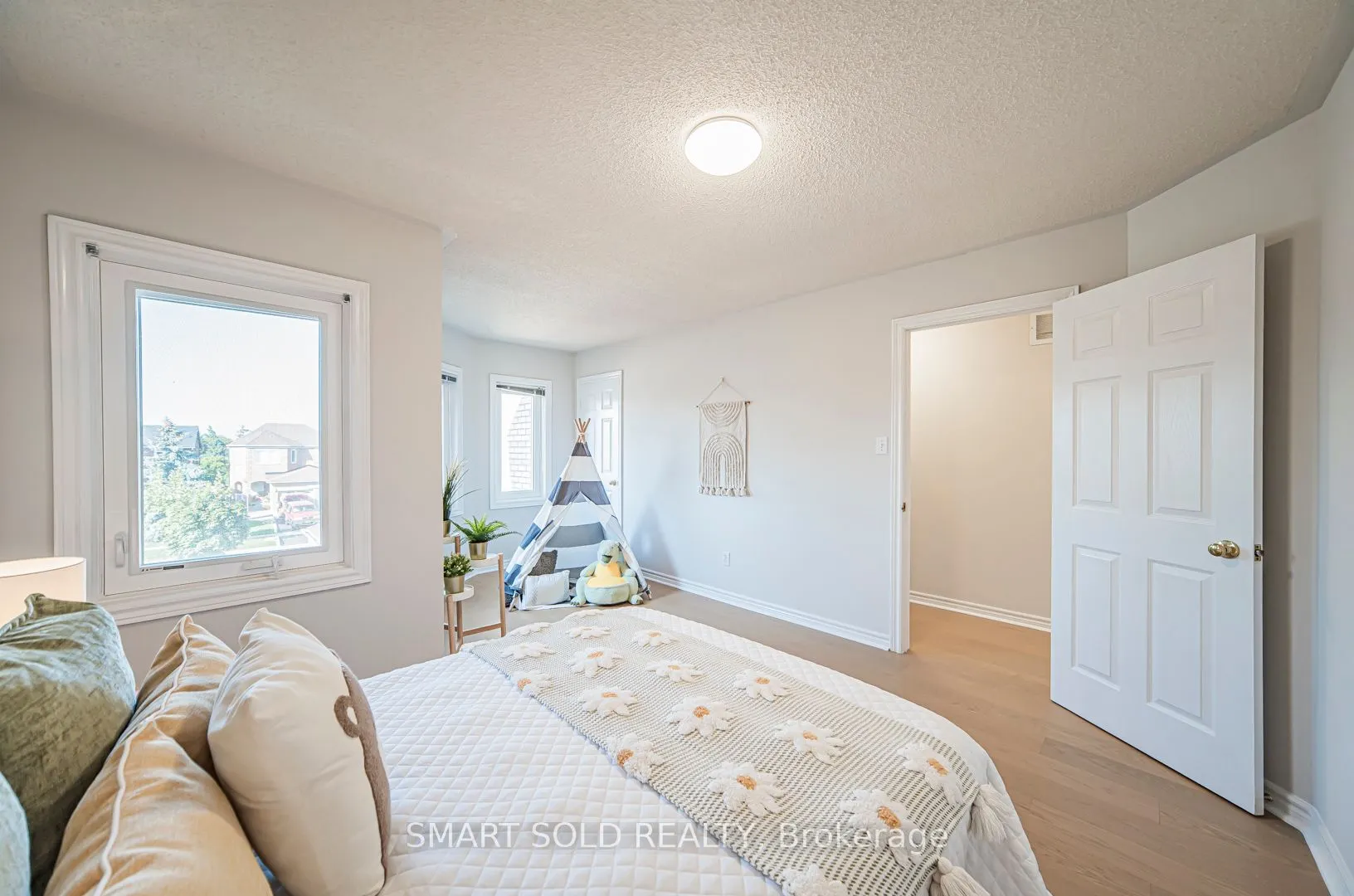 5685 Bell Harbour Drive