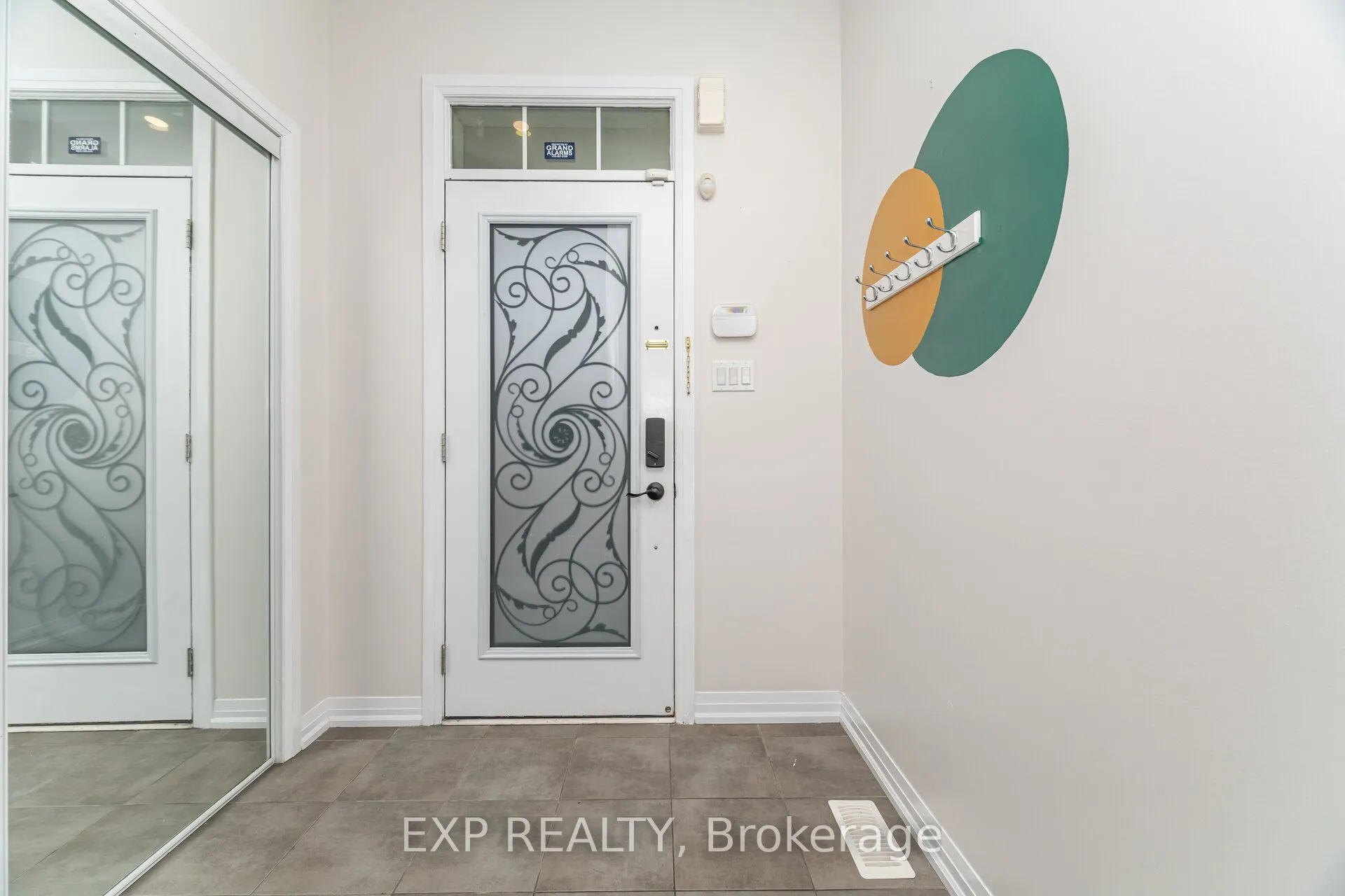 806 BANKS Crescent