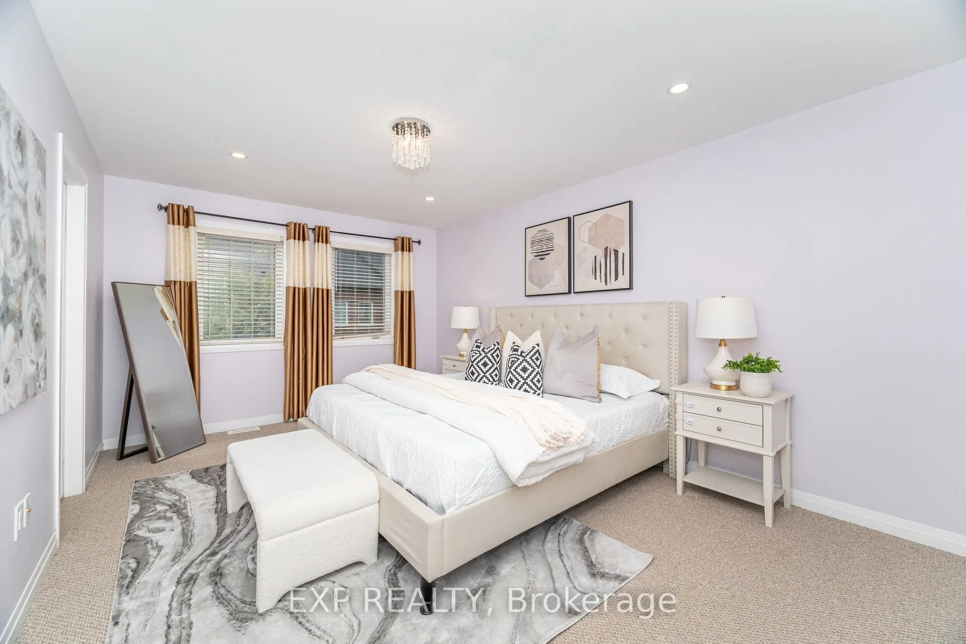 806 BANKS Crescent